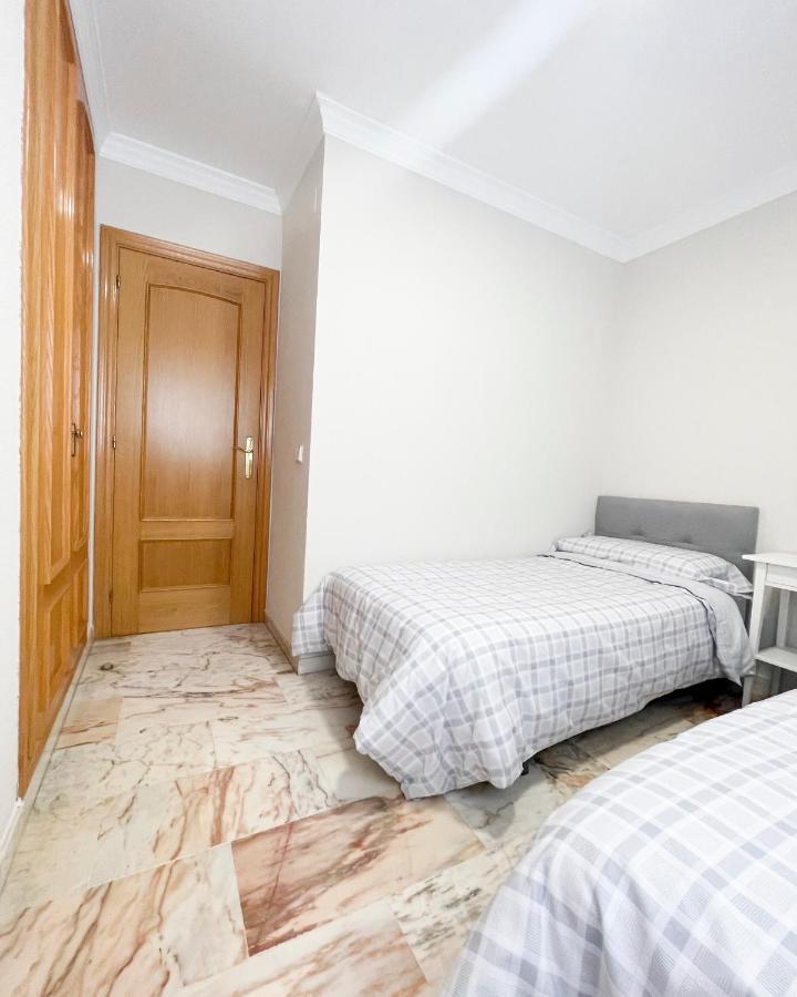 Holidays2Malaga Tomas De Echeverria 150 Mts To Beach & High Speed Wifi & Parking Lejlighed Eksteriør billede