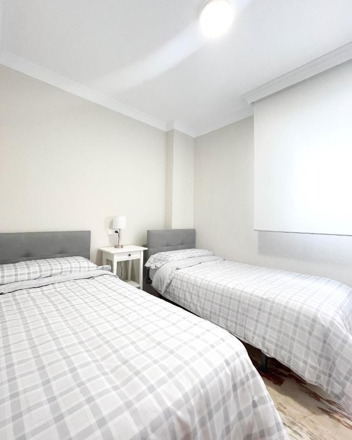 Holidays2Malaga Tomas De Echeverria 150 Mts To Beach & High Speed Wifi & Parking Lejlighed Eksteriør billede